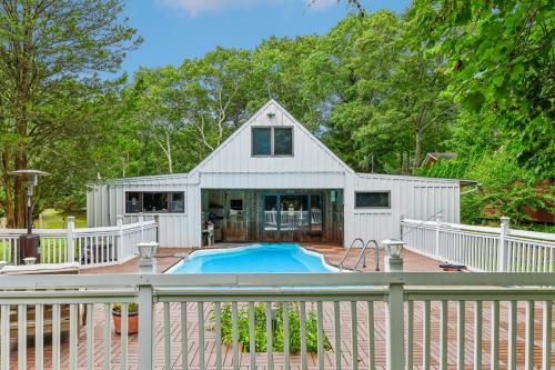 Tree Canopy Oasis in Схід Квог