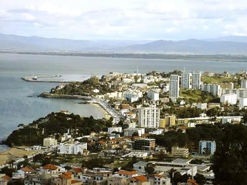 F2 duplex proche corniches plages et promenades in Annaba