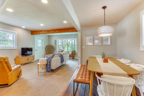 Spacious Getaway with Boat Dock in East Troy! in Mukwonago, USA