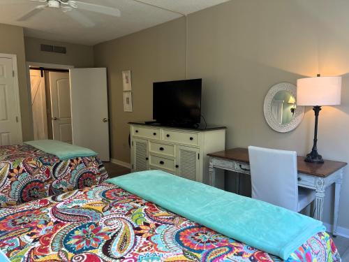 Village House 102 Sleeps 6 2 Bedrooms Pool - image 2