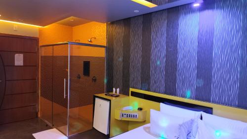 ฝักบัว, Motel Zurich 4 in เซาลูกัส