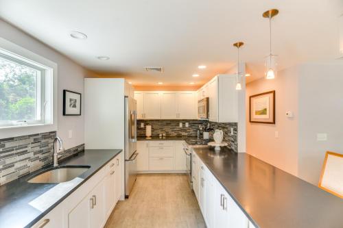 Coastal-Modern Home Less Than 3 Mi to Charlestown Beach! in South Kingstown, USA