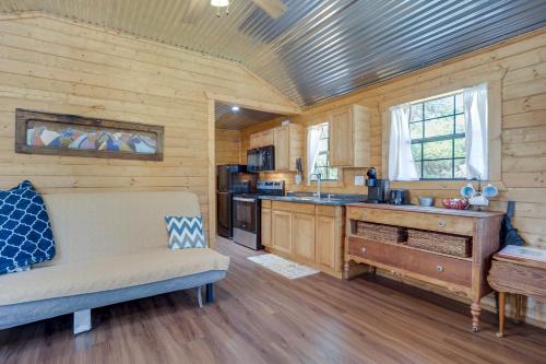 Family-Friendly Hill Country Cabin Rental with Deck! in Fredericksburg, USA