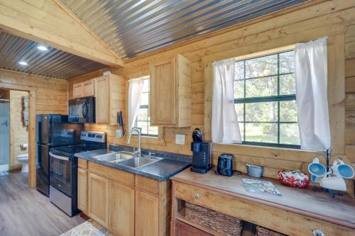 Family-Friendly Hill Country Cabin Rental with Deck! in Fredericksburg, USA