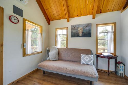 Serene Hill Country Cabin with Deck Near Wineries! in Fredericksburg, USA