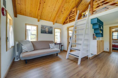Serene Hill Country Cabin with Deck Near Wineries! in Fredericksburg, USA