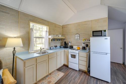 Serene Hill Country Couples Retreat Near Wineries in Fredericksburg, USA