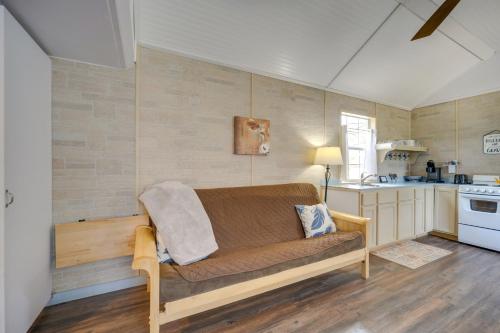 Serene Hill Country Couples Retreat Near Wineries in Fredericksburg, USA