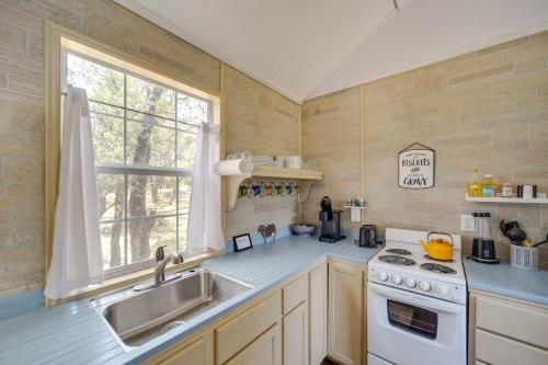 Serene Hill Country Couples Retreat Near Wineries in Fredericksburg, USA