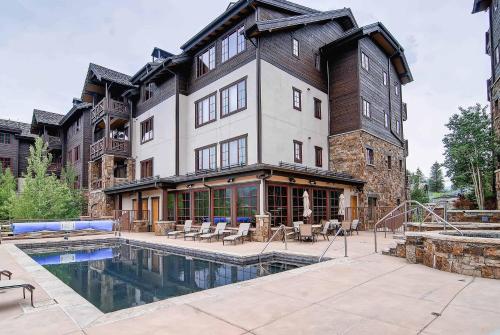 Beaver Creek Landing A207 by East West Hospitality in Avon