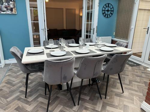 Huge 9 Bed Property Sleeps 17, Near NEC, City Centre, HS2, Birmingham (fotografie 6)