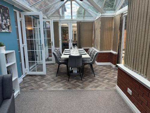 Huge 9 Bed Property Sleeps 17, Near NEC, City Centre, HS2, Birmingham (fotografie 8)