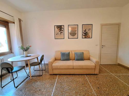 Casa Macondo vicino metro A, Rom (Foto 5)
