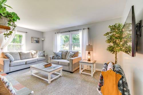 Near Trails + Wineries: Victor Getaway w/ Fire Pit in Fishers (NY)