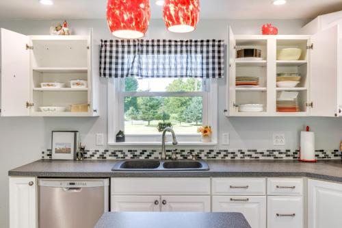 Near Trails + Wineries: Victor Getaway w/ Fire Pit in Fishers (NY)