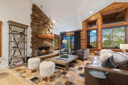 Buckhorn Townhome 80 by East West Hospitality in Beaver Creek, USA