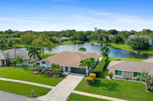 ทัศนียภาพภายนอกโรงแรม, Kids and Pets Welcome in เวลลิงตัน (FL)