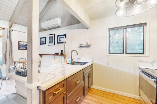 Snowy Pines in Φισ Καμπ(Καλιφόρνια)