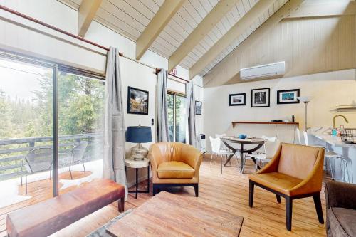 Snowy Pines in Φισ Καμπ(Καλιφόρνια)