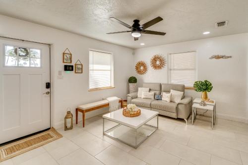 New Smyrna Beach Home 2 Mi to Dtwn in New Smyrna Beach, USA