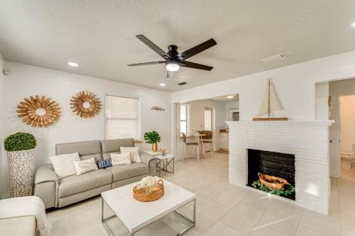 New Smyrna Beach Home 2 Mi to Dtwn in New Smyrna Beach, USA