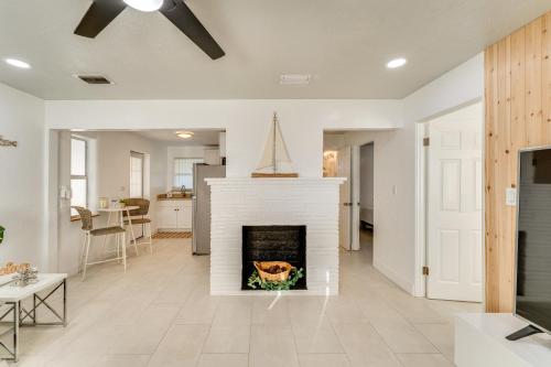New Smyrna Beach Home 2 Mi to Dtwn in New Smyrna Beach, USA