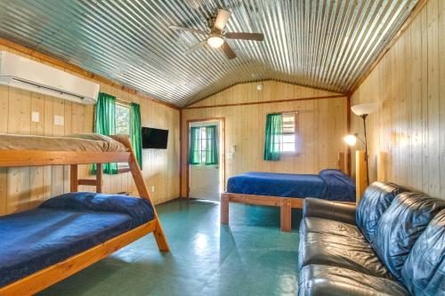 Pet-Friendly Salesville Haven 3 Mi to Norfork Lake thumb 3