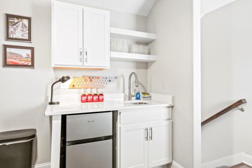 Adams Downtown Retreat with 2 Rooftop Patios 1012/1014 Franklin in Clarksville, USA