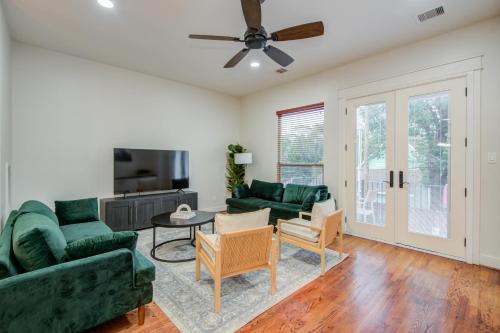 Luxury Houston Pool and spa Sleeps 10 in Houston, USA