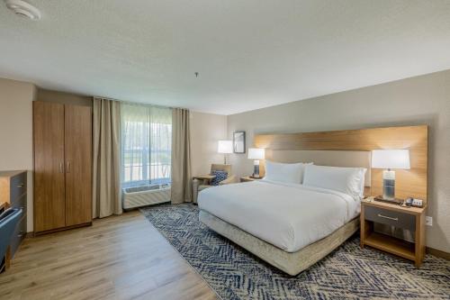 Wichita West Inn and Suites - image 11