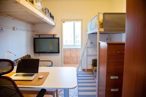 Top Floor Studio, Central & Quiet, Neapol