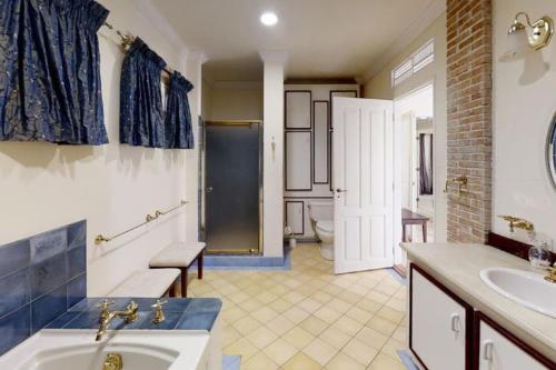 Historic and Beautiful Danish home in Downtown