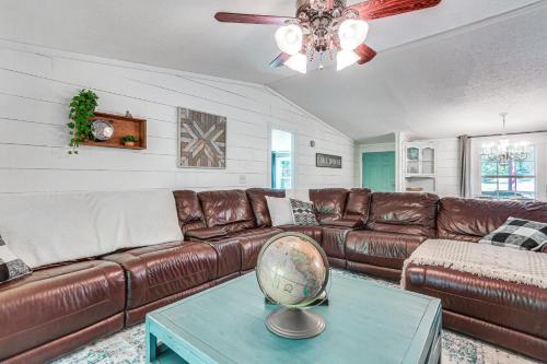 Upscale Lake Texoma Vacation Home 1 Mi to Marina! in Willow Spring, USA