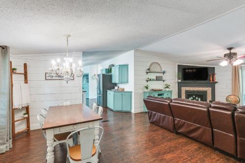 Upscale Lake Texoma Vacation Home 1 Mi to Marina! in Willow Spring, USA