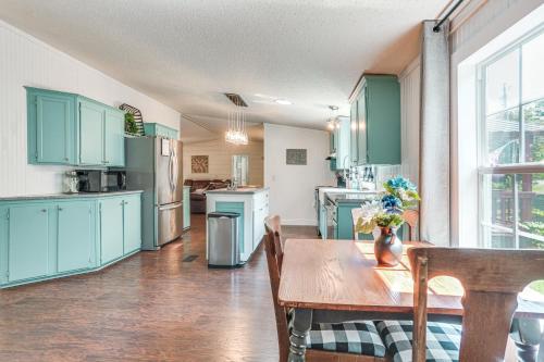 Upscale Lake Texoma Vacation Home 1 Mi to Marina! in Willow Spring, USA