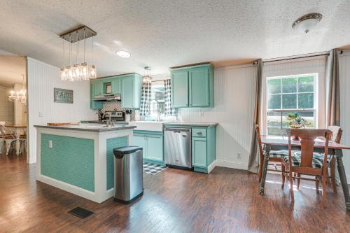 Upscale Lake Texoma Vacation Home 1 Mi to Marina! in Willow Spring, USA