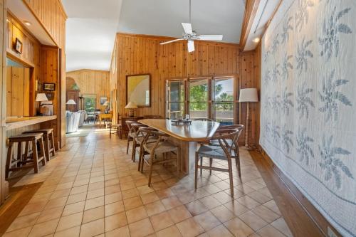Easy Breezy home by Peace Vacations - image 2