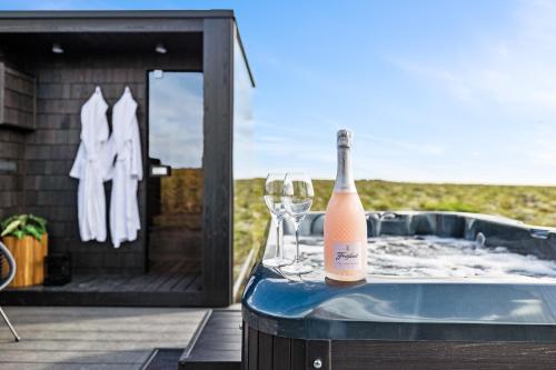 Hot tub, Heathland Lodge in Hveragerdi