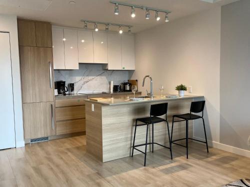 Private Park Suit Surrey downtown-600sf-1BR-1Bth in North Surrey, Canada