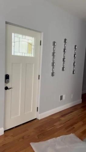 4 New Apts - 3 Bed Apt 1st Floor & 3 Bed Apt 2nd Floor - 1 Bed Studio Apt Ground Floor & 1 Bed Studio Apt Ground Floor near Penn Station EWR Airport Beth Israel Hospital NYC