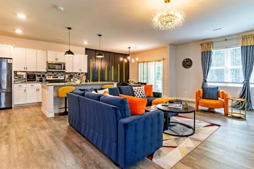 Spring break Deal! Raleigh Luxe Family Retreat, 15 Min to Downtown, Kids Gear, Fast WiFi for WFH, EV in 나이트데일