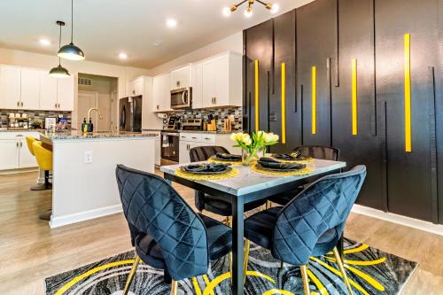 편의 시설/서비스, Spring break Deal! Raleigh Luxe Family Retreat, 15 Min to Downtown, Kids Gear, Fast WiFi for WFH, EV in 나이트데일