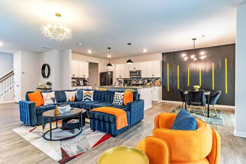 Limited-Time Offer , Raleigh Luxe Family Retreat, Sleeps 6! 15 Min to Downtown, Kids Gear, Fast WiFi for WFH, Ping Pong! EV & Pet Friendly