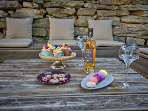 Létesítmények, La Pinede in Faucon