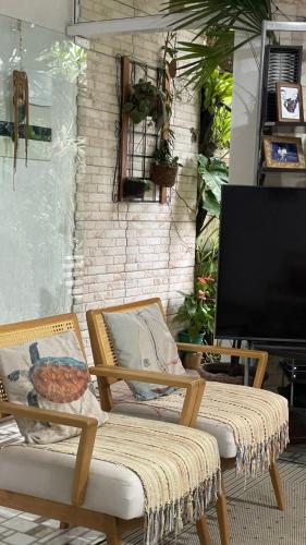 Közös társalgó / TV, Suite Casal Mar e Lua em casa compartilhada in Ubatuba Center