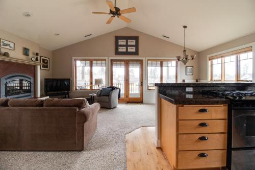 Riley`s Mountain View - image 7