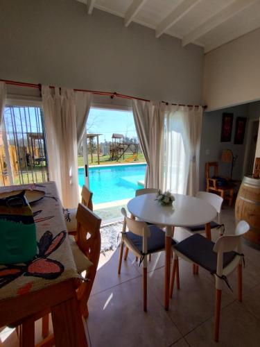 Propiedad Privada con Piscina y parque in Carlos Keen