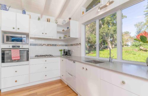 Sunset Villa Norfolk Island - a Mediterranean inspired villa in Burnt Pine