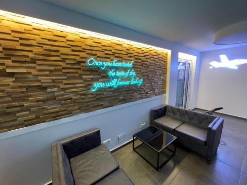 Aviators Guest House - Premium Room in Strausberg, Deutschland