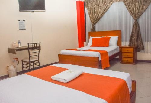 1 double bed, 1 twin bed